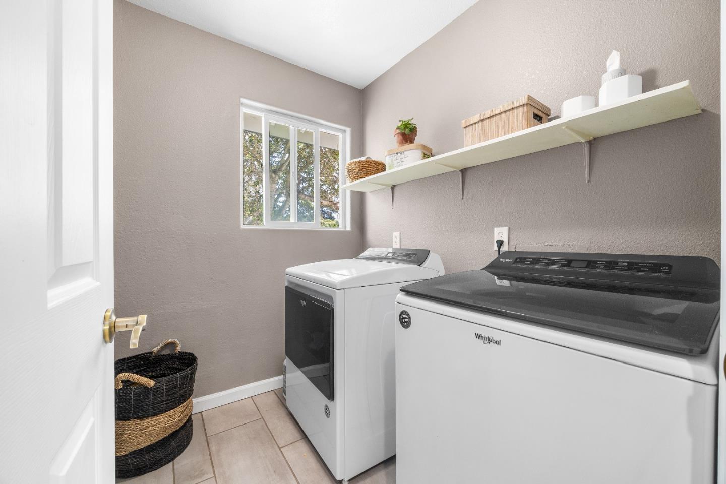 Detail Gallery Image 32 of 82 For 18530 Berta Ridge Pl, Salinas,  CA 93907 - 4 Beds | 3 Baths