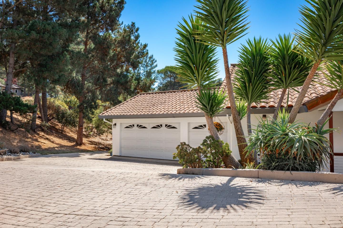 Detail Gallery Image 5 of 82 For 18530 Berta Ridge Pl, Salinas,  CA 93907 - 4 Beds | 3 Baths