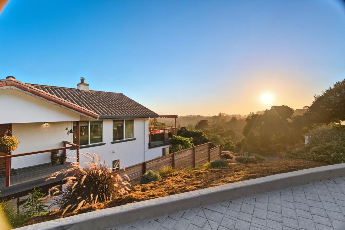 Detail Gallery Image 7 of 82 For 18530 Berta Ridge Pl, Salinas,  CA 93907 - 4 Beds | 3 Baths