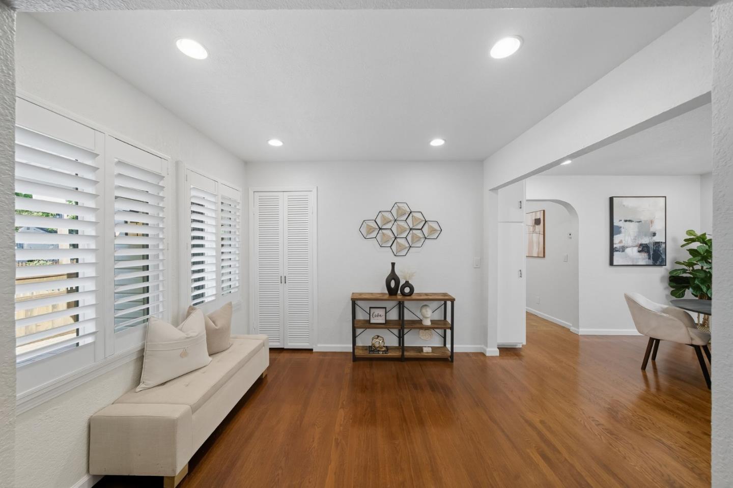 Detail Gallery Image 5 of 38 For 335 Park St, Redwood City,  CA 94061 - – Beds | – Baths