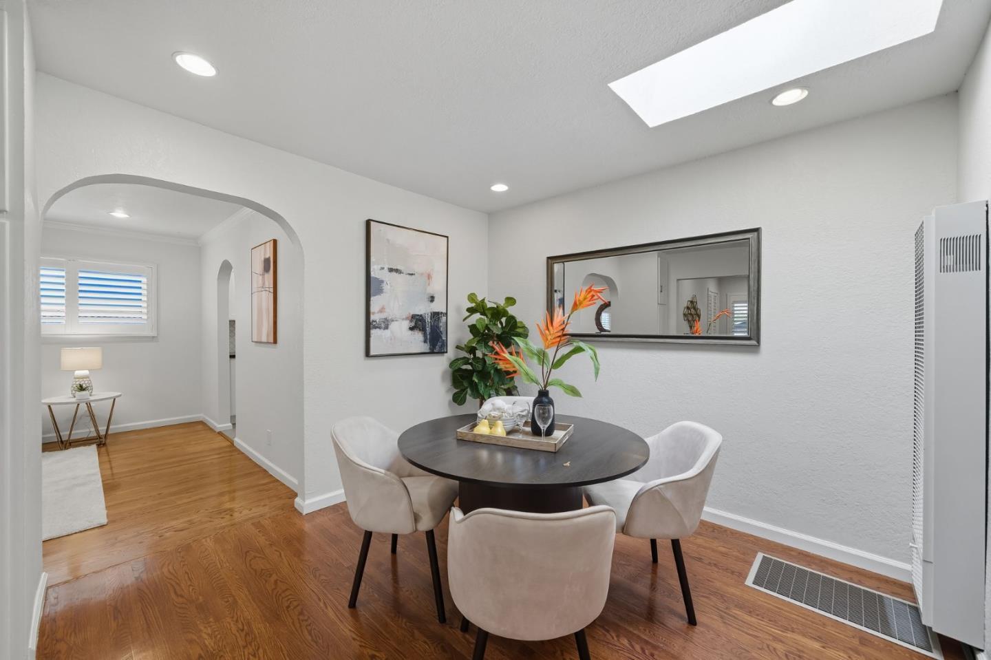 Detail Gallery Image 6 of 38 For 335 Park St, Redwood City,  CA 94061 - – Beds | – Baths