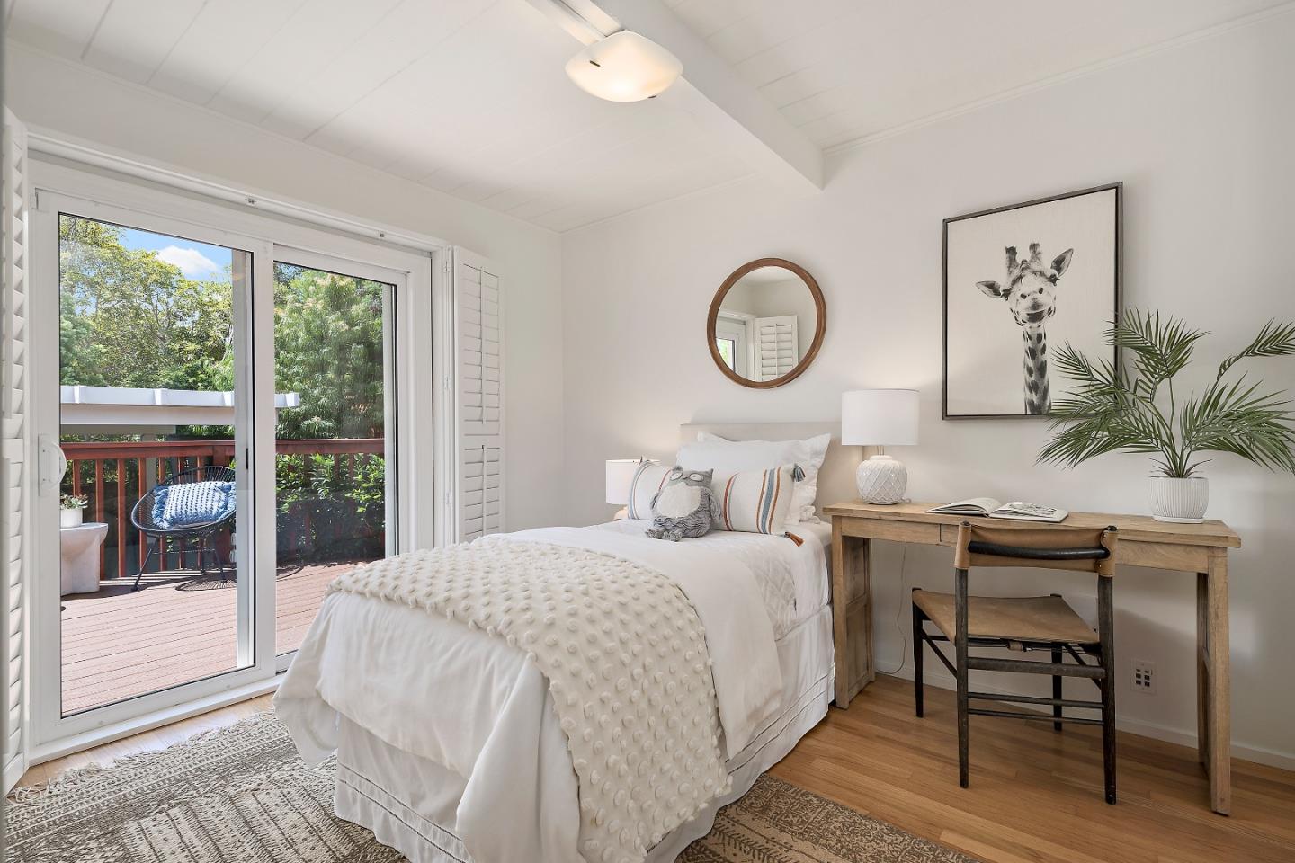Detail Gallery Image 16 of 28 For 160 Rogers Avenue, San Carlos,  CA 94070 - 3 Beds | 2 Baths
