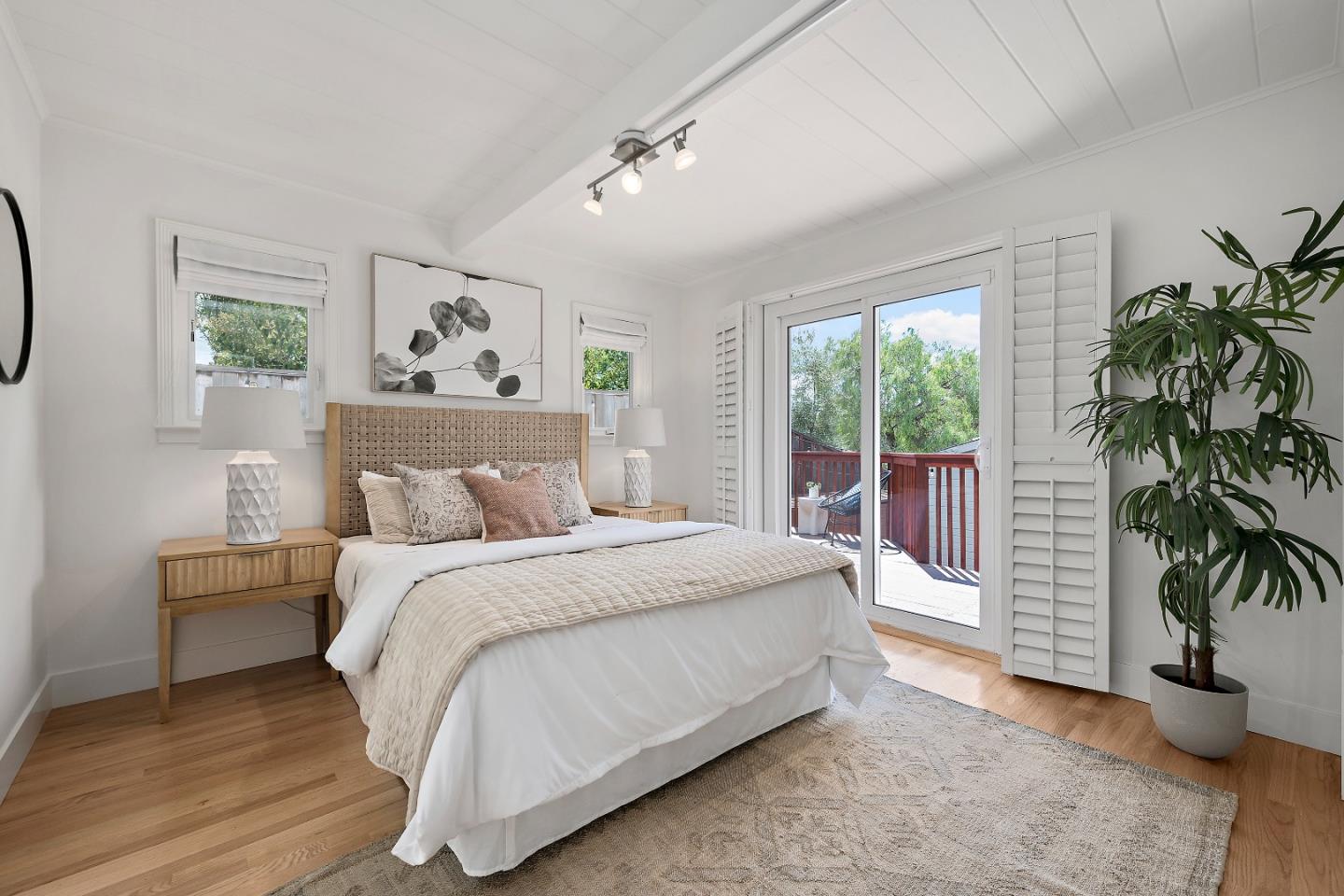 Detail Gallery Image 17 of 28 For 160 Rogers Avenue, San Carlos,  CA 94070 - 3 Beds | 2 Baths