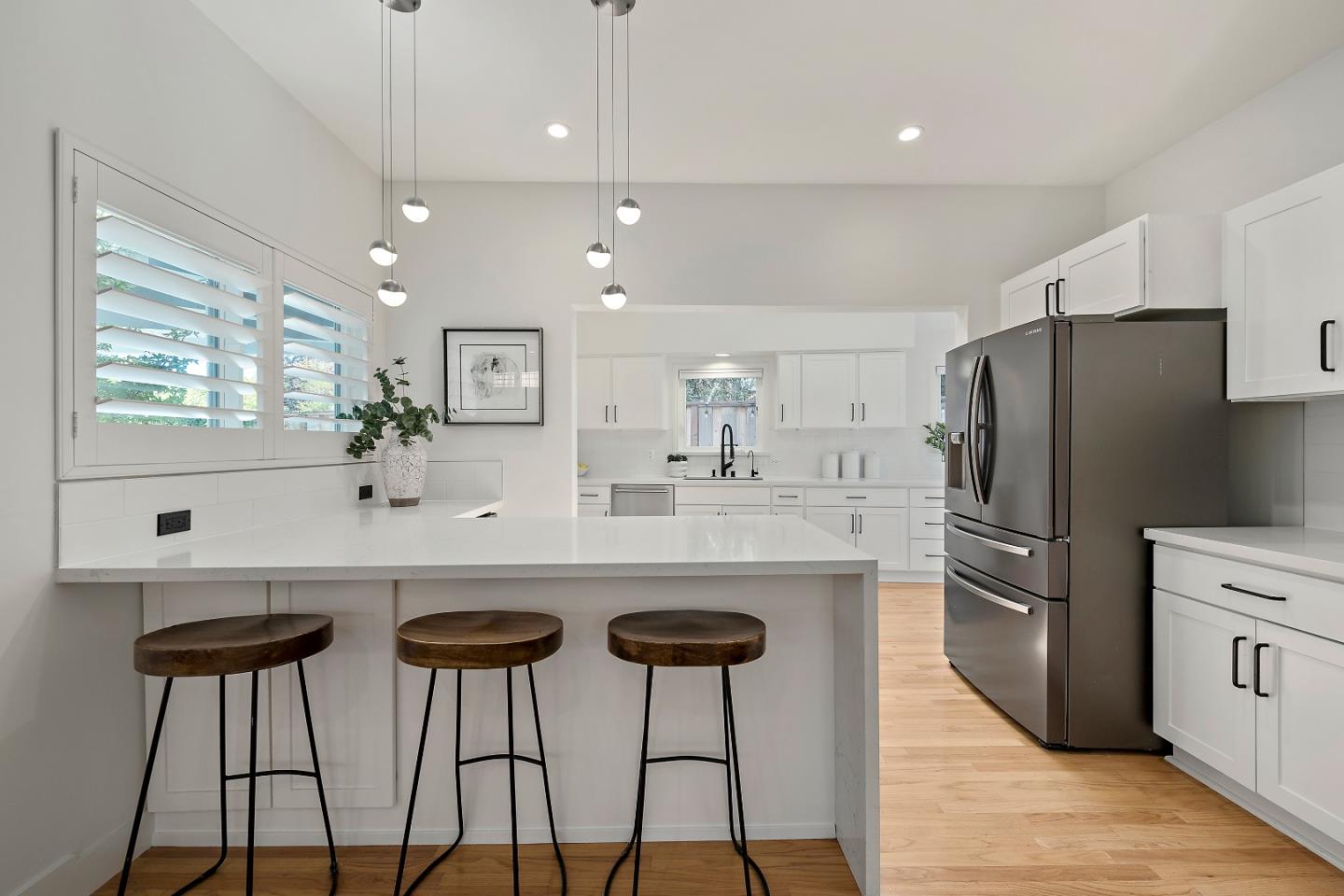 Detail Gallery Image 9 of 28 For 160 Rogers Avenue, San Carlos,  CA 94070 - 3 Beds | 2 Baths