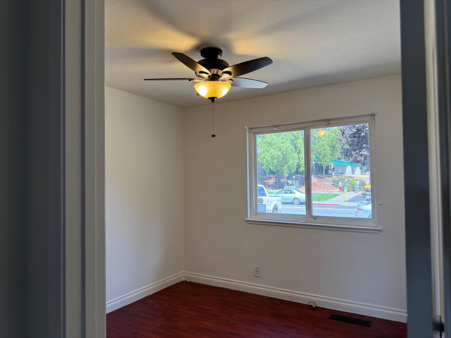 Detail Gallery Image 5 of 21 For 1983 Flint Ave, San Jose,  CA 95148 - 3 Beds | 2 Baths