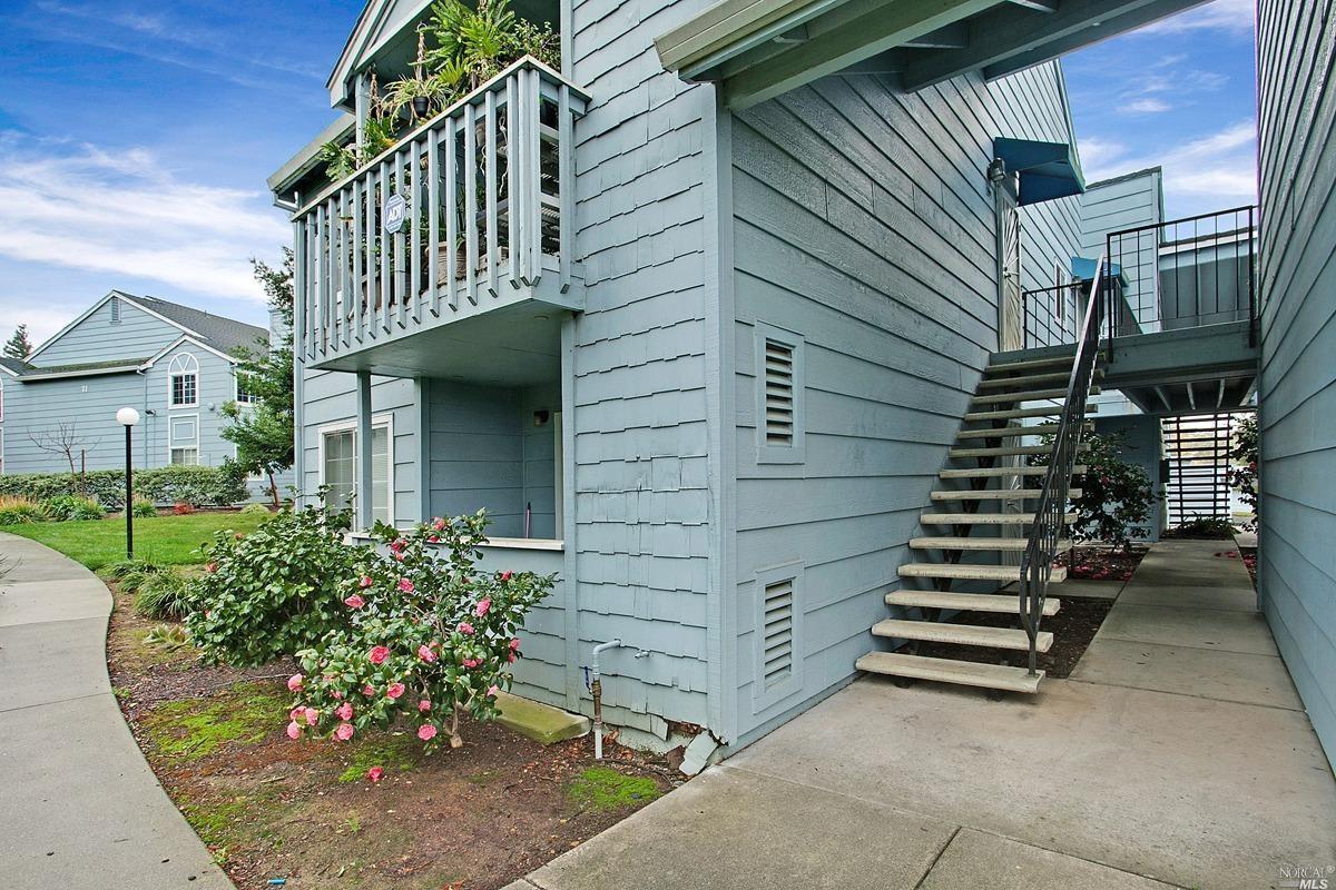Detail Gallery Image 2 of 22 For 287 Lighthouse Dr, Vallejo,  CA 94590 - 3 Beds | 2 Baths