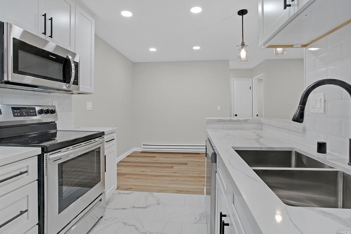 Detail Gallery Image 3 of 22 For 287 Lighthouse Dr, Vallejo,  CA 94590 - 3 Beds | 2 Baths