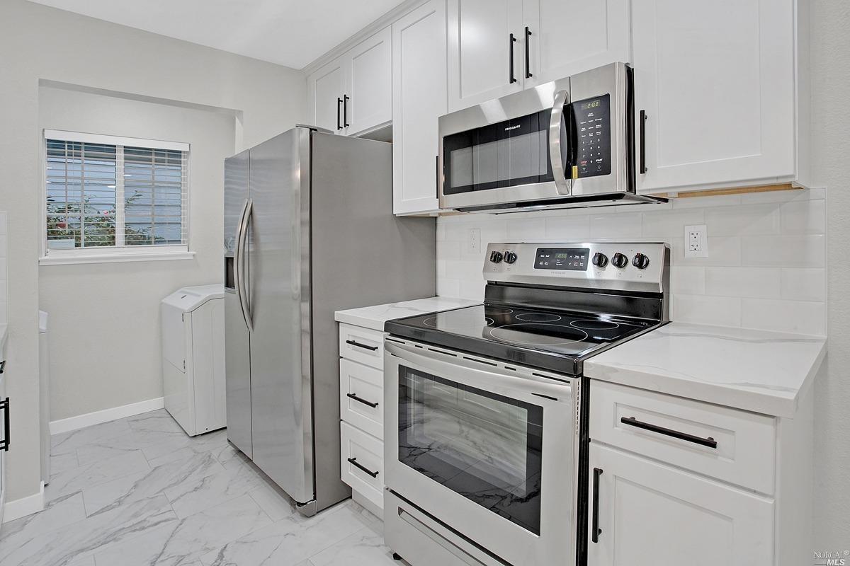 Detail Gallery Image 4 of 22 For 287 Lighthouse Dr, Vallejo,  CA 94590 - 3 Beds | 2 Baths