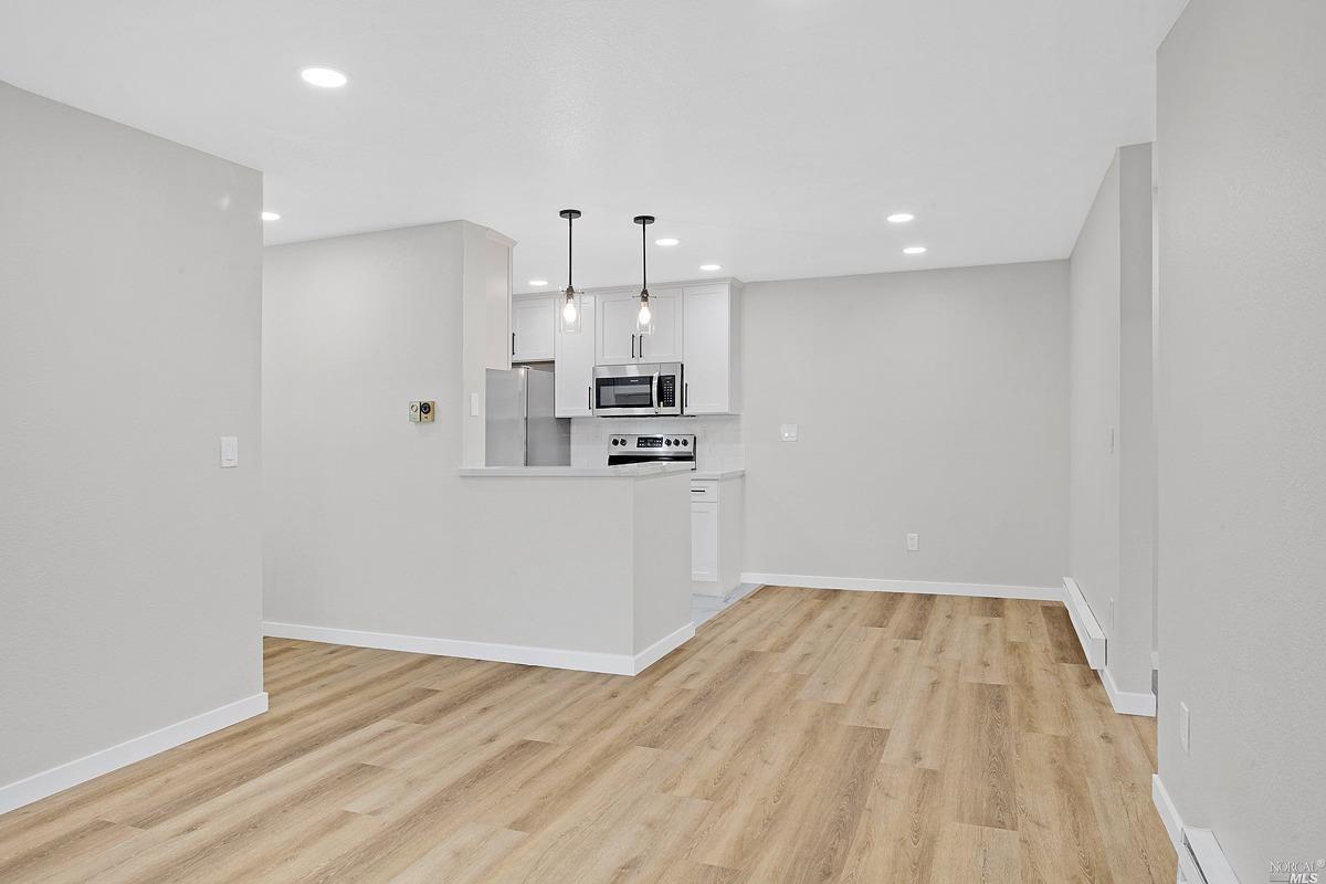 Detail Gallery Image 6 of 22 For 287 Lighthouse Dr, Vallejo,  CA 94590 - 3 Beds | 2 Baths