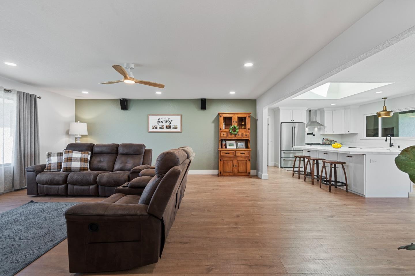 Detail Gallery Image 13 of 73 For 215 Rays Cir, Hollister,  CA 95023 - 4 Beds | 2/1 Baths