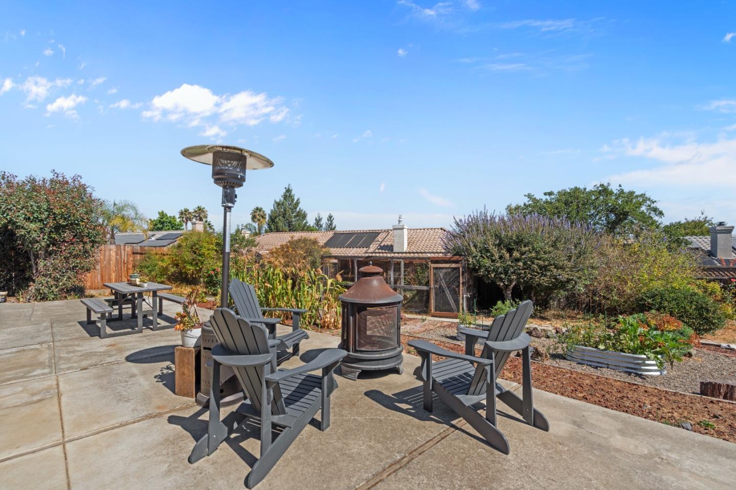 Detail Gallery Image 43 of 73 For 215 Rays Cir, Hollister,  CA 95023 - 4 Beds | 2/1 Baths