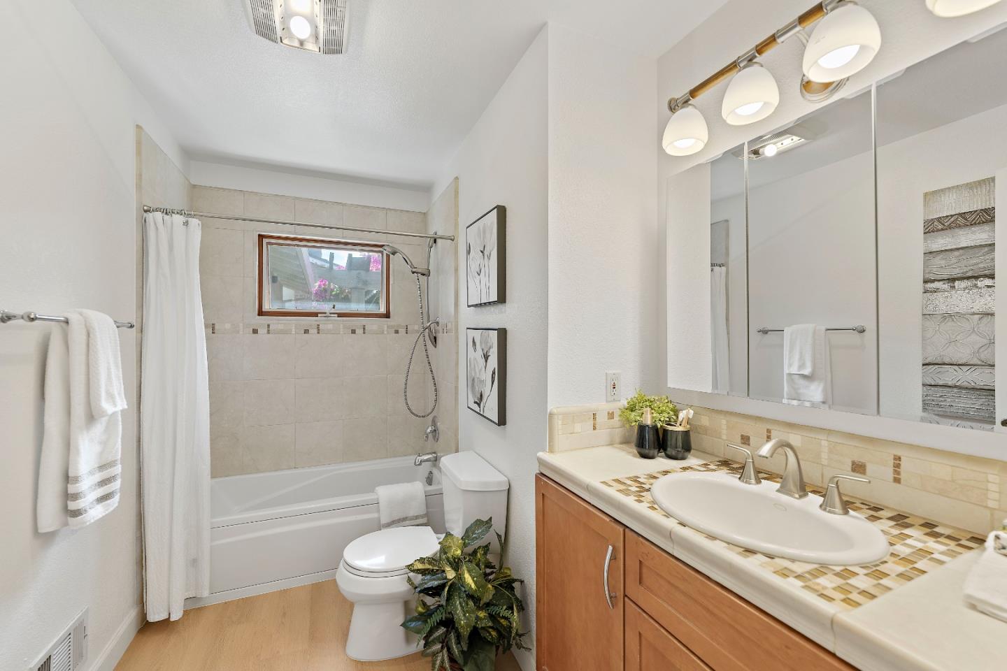 Detail Gallery Image 18 of 48 For 5485 Sharon Ln, San Jose,  CA 95124 - 4 Beds | 3 Baths