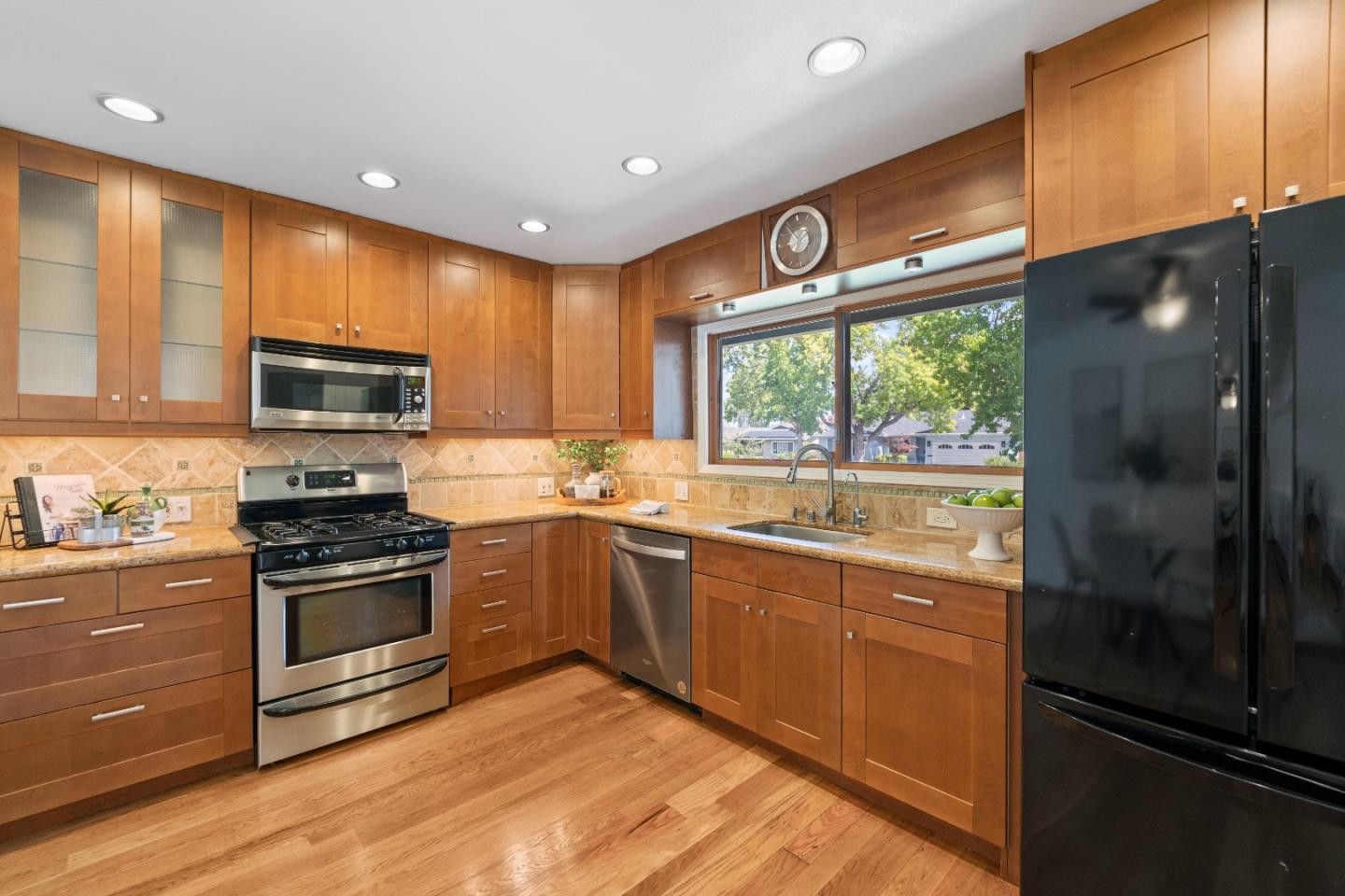 Detail Gallery Image 9 of 48 For 5485 Sharon Ln, San Jose,  CA 95124 - 4 Beds | 3 Baths