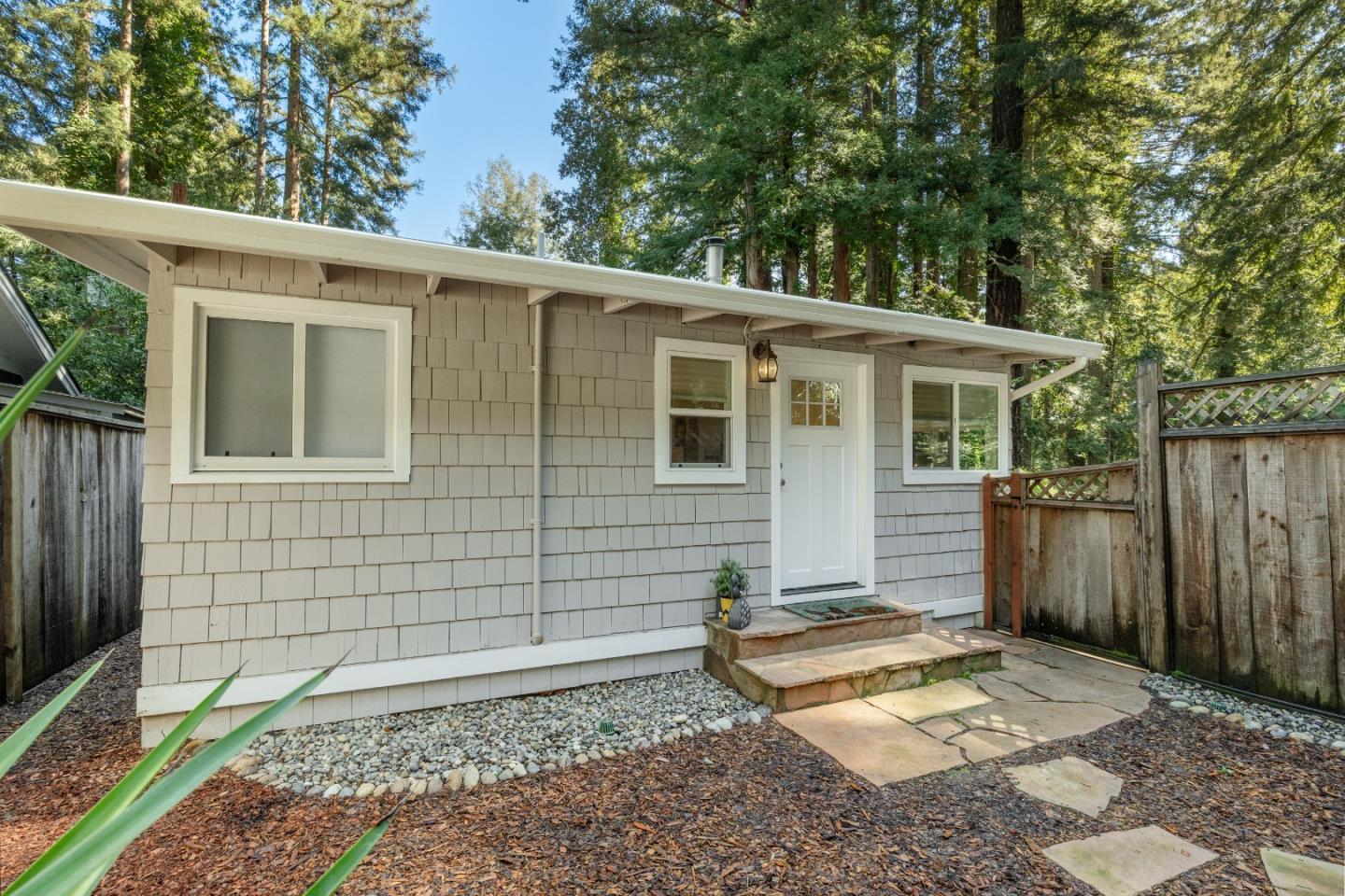 Detail Gallery Image 1 of 20 For 964 Scenic Way, Ben Lomond,  CA 95005 - 2 Beds | 1 Baths
