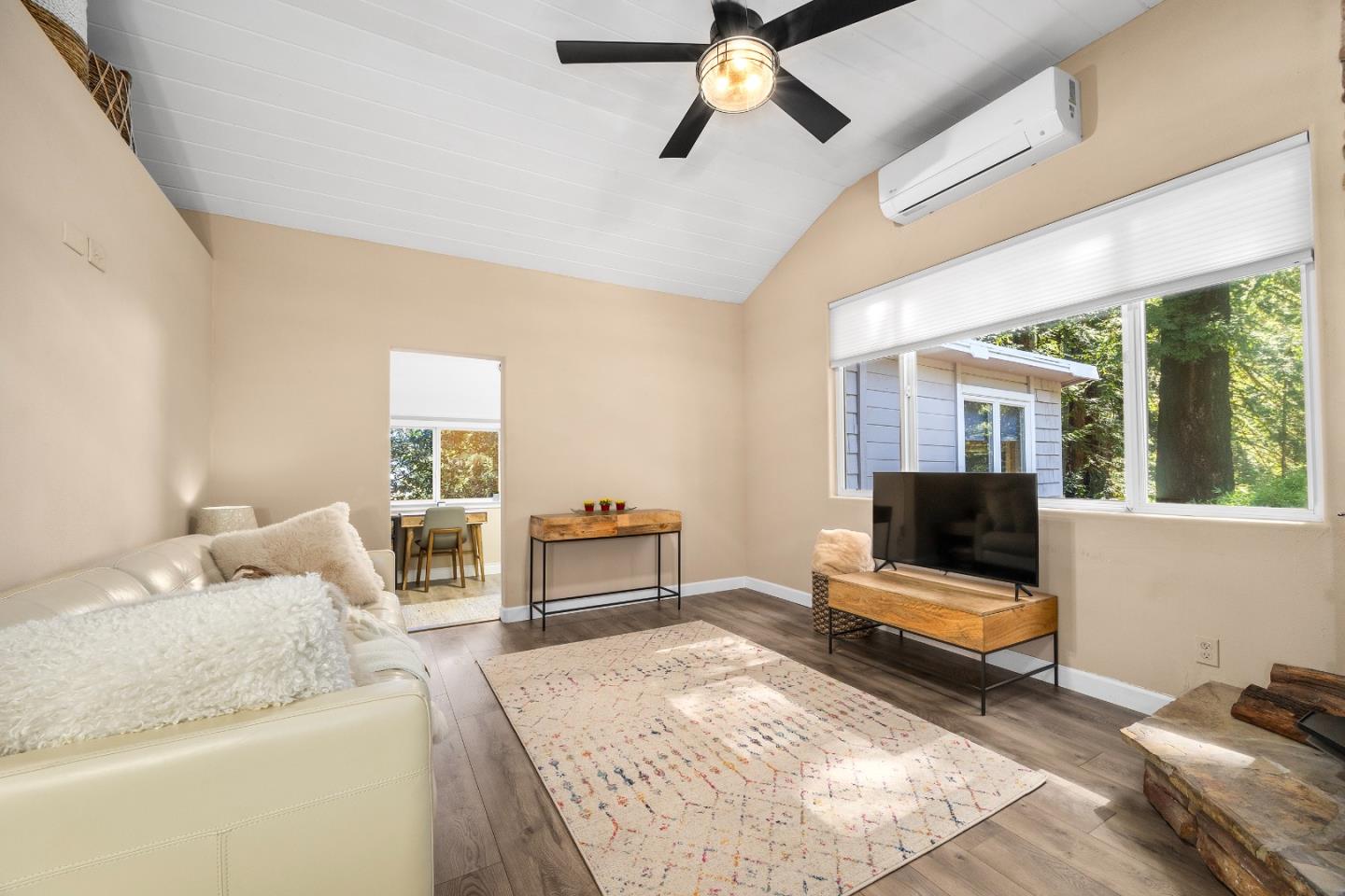Detail Gallery Image 3 of 20 For 964 Scenic Way, Ben Lomond,  CA 95005 - 2 Beds | 1 Baths