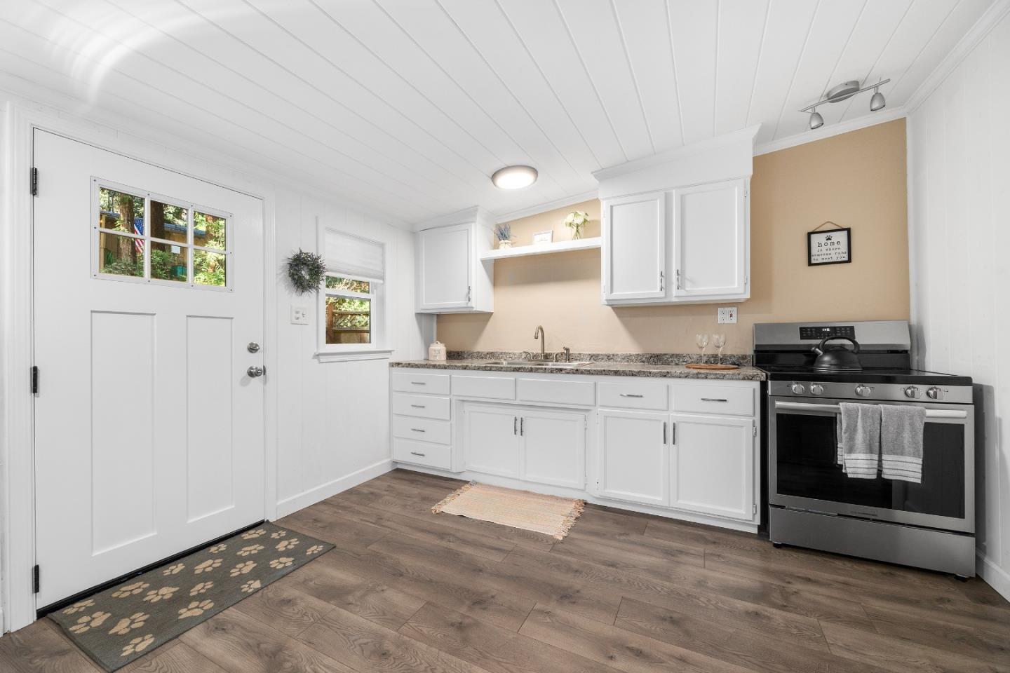 Detail Gallery Image 7 of 20 For 964 Scenic Way, Ben Lomond,  CA 95005 - 2 Beds | 1 Baths