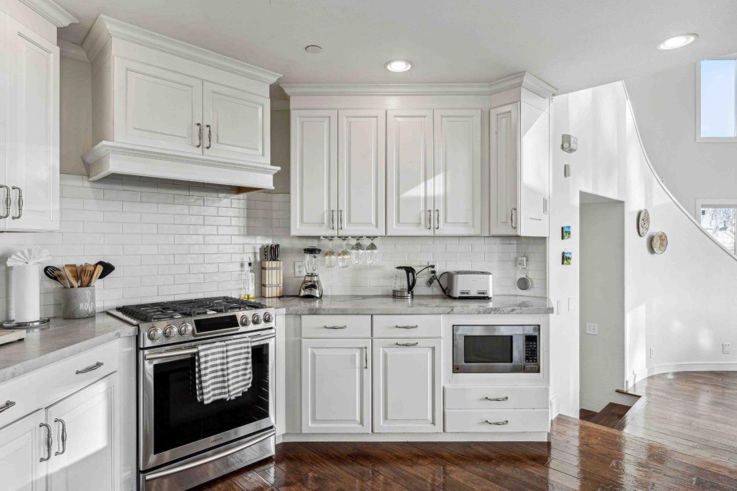 Detail Gallery Image 11 of 44 For 321 Magellan Ave, Half Moon Bay,  CA 94019 - 4 Beds | 3/1 Baths
