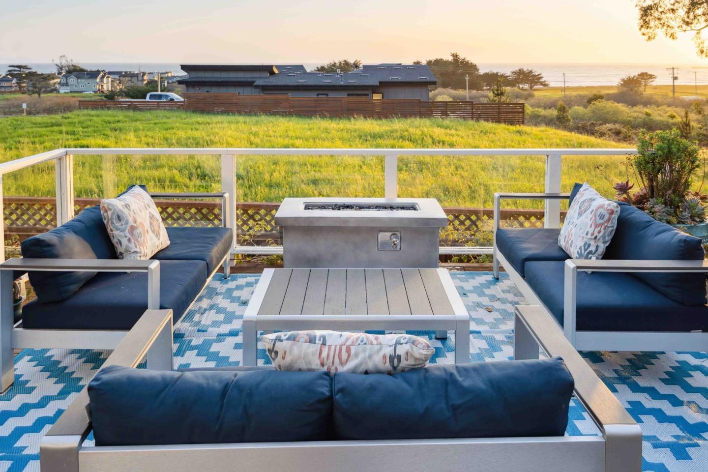 Detail Gallery Image 35 of 44 For 321 Magellan Ave, Half Moon Bay,  CA 94019 - 4 Beds | 3/1 Baths