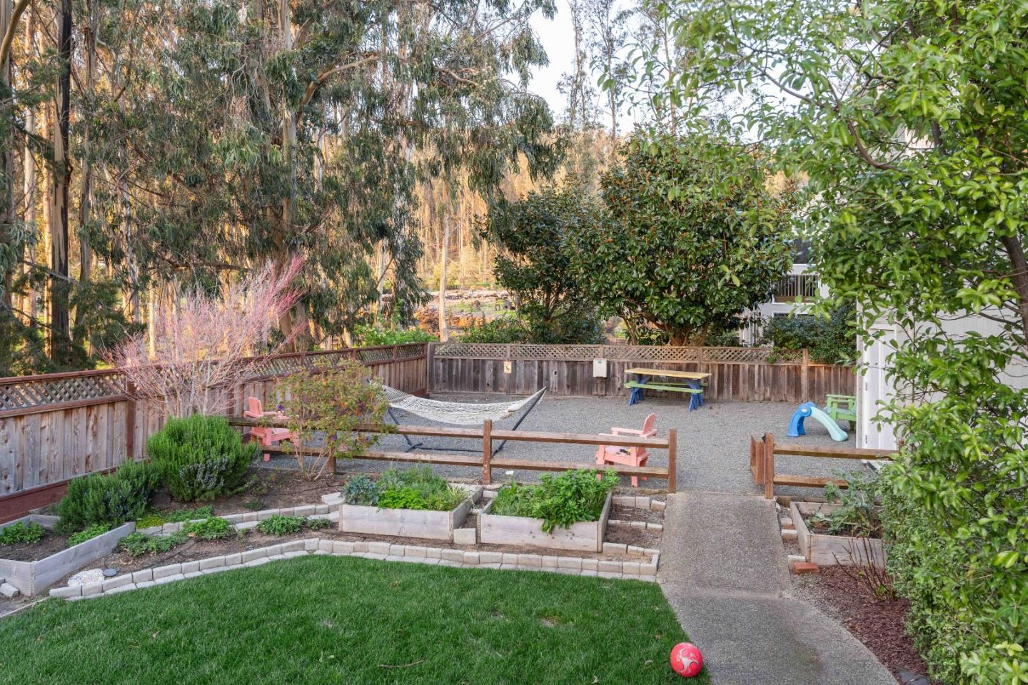 Detail Gallery Image 37 of 44 For 321 Magellan Ave, Half Moon Bay,  CA 94019 - 4 Beds | 3/1 Baths