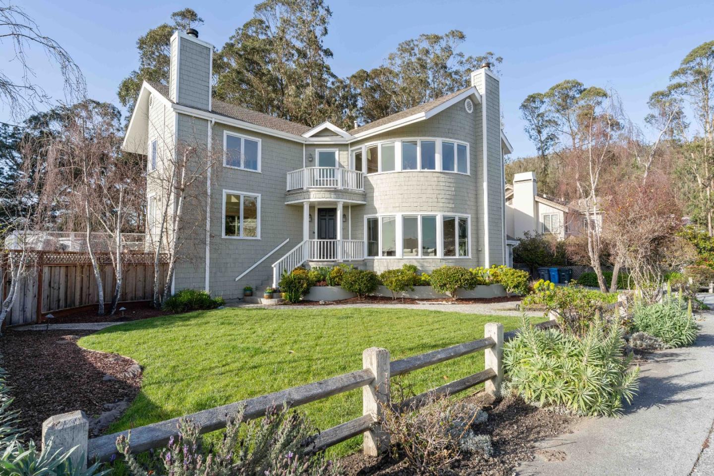 Detail Gallery Image 4 of 44 For 321 Magellan Ave, Half Moon Bay,  CA 94019 - 4 Beds | 3/1 Baths