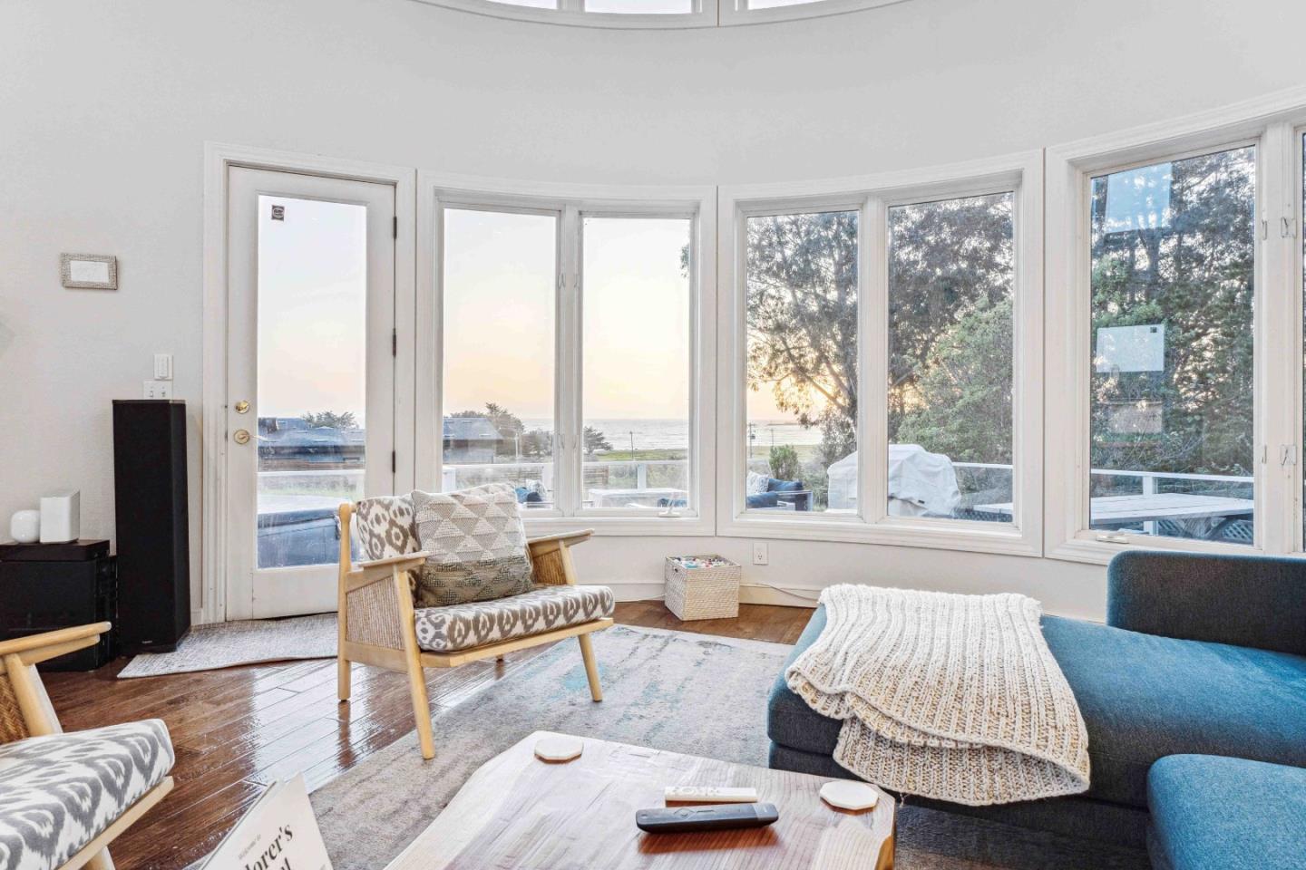 Detail Gallery Image 6 of 44 For 321 Magellan Ave, Half Moon Bay,  CA 94019 - 4 Beds | 3/1 Baths