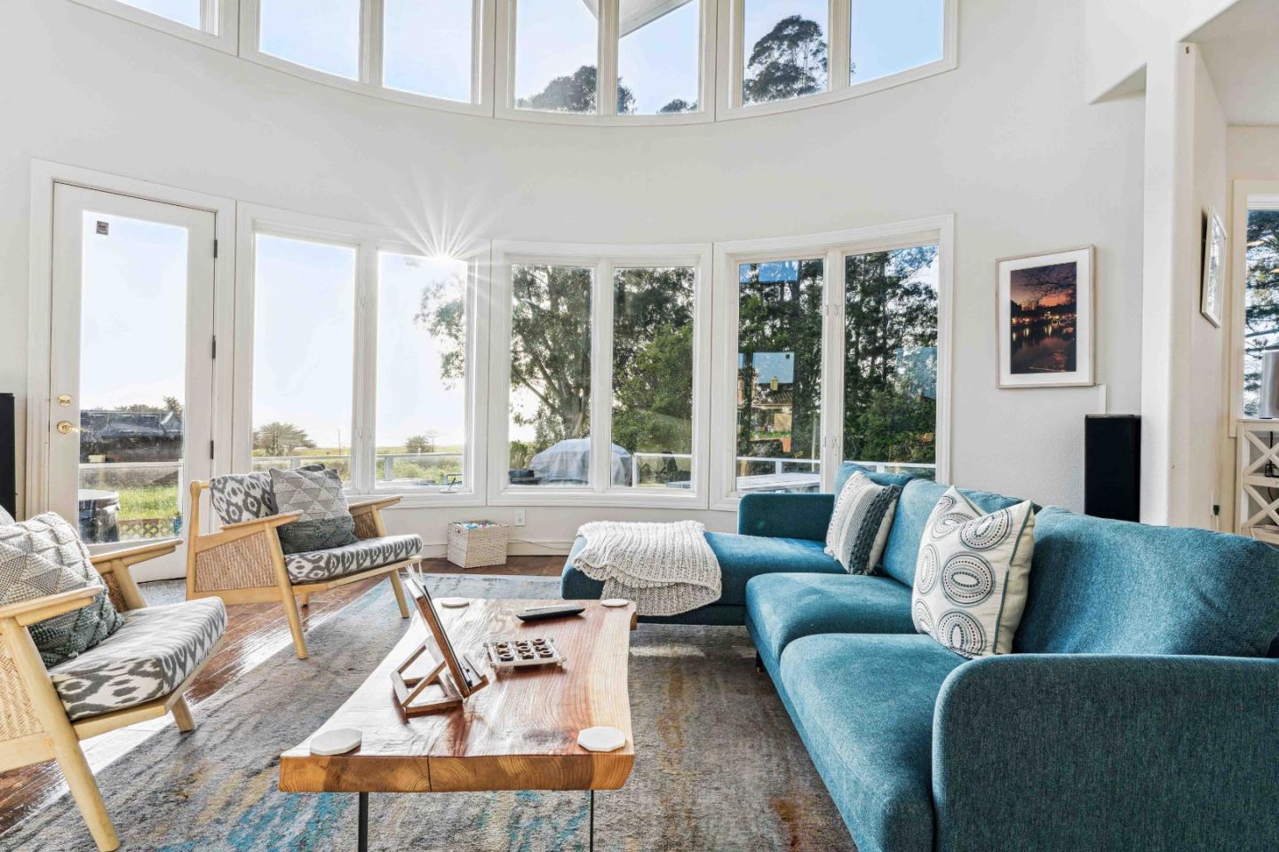 Detail Gallery Image 8 of 44 For 321 Magellan Ave, Half Moon Bay,  CA 94019 - 4 Beds | 3/1 Baths