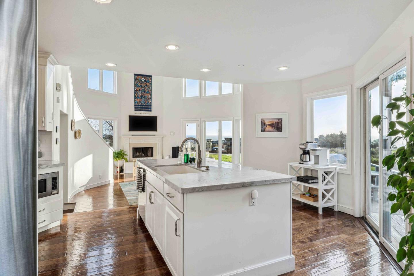 Detail Gallery Image 9 of 44 For 321 Magellan Ave, Half Moon Bay,  CA 94019 - 4 Beds | 3/1 Baths
