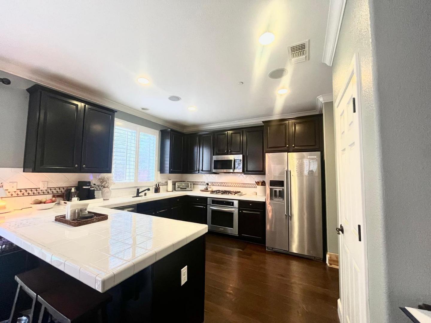 Detail Gallery Image 11 of 39 For 209 Fieldcrest Ln, Santa Cruz,  CA 95060 - 3 Beds | 2/1 Baths