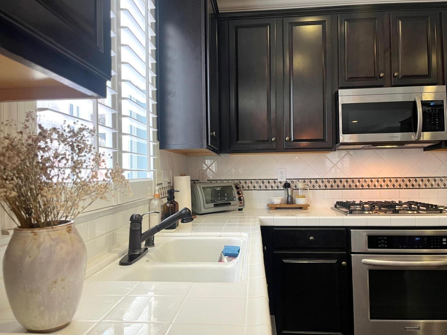 Detail Gallery Image 12 of 39 For 209 Fieldcrest Ln, Santa Cruz,  CA 95060 - 3 Beds | 2/1 Baths