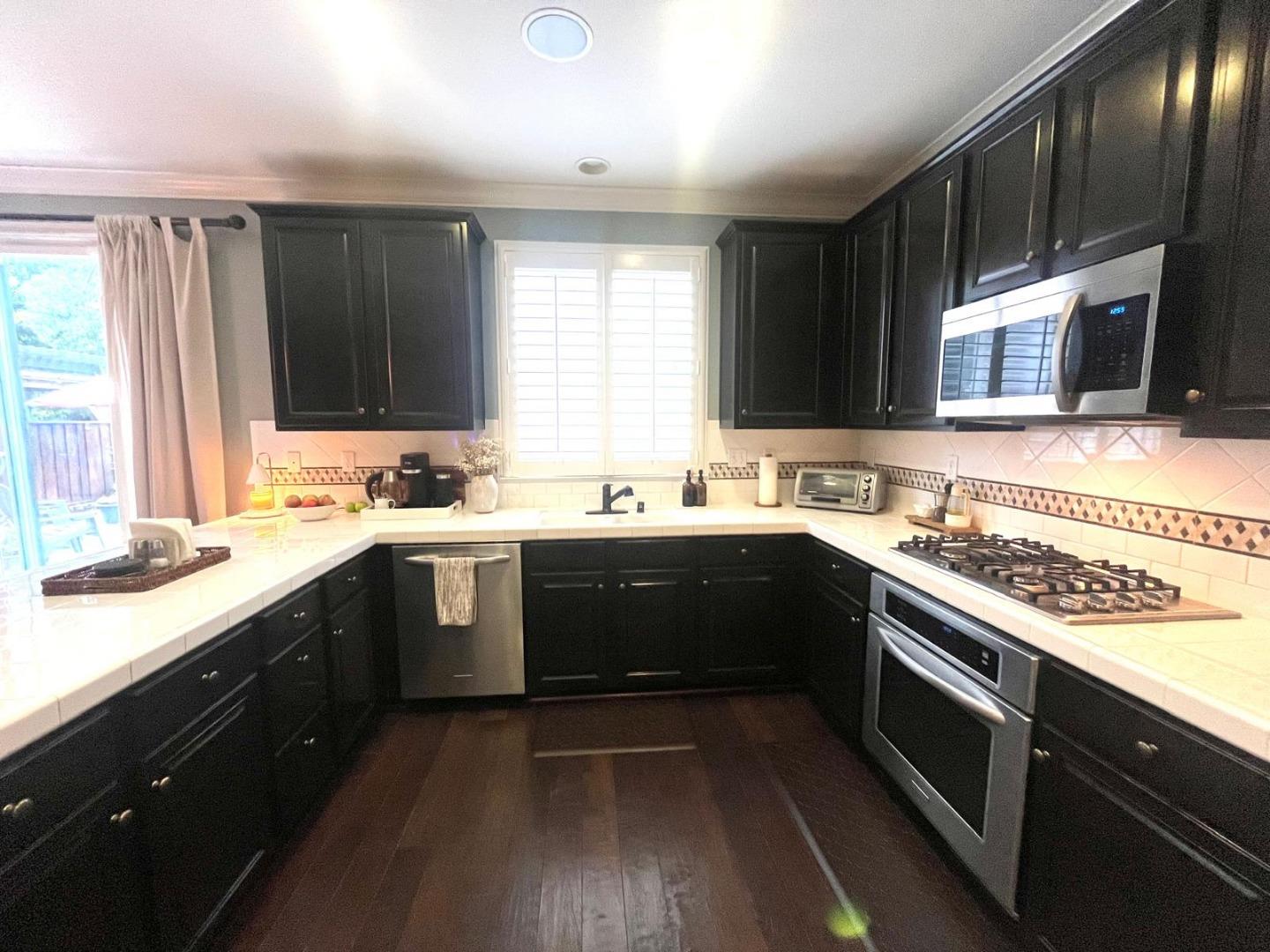 Detail Gallery Image 13 of 39 For 209 Fieldcrest Ln, Santa Cruz,  CA 95060 - 3 Beds | 2/1 Baths