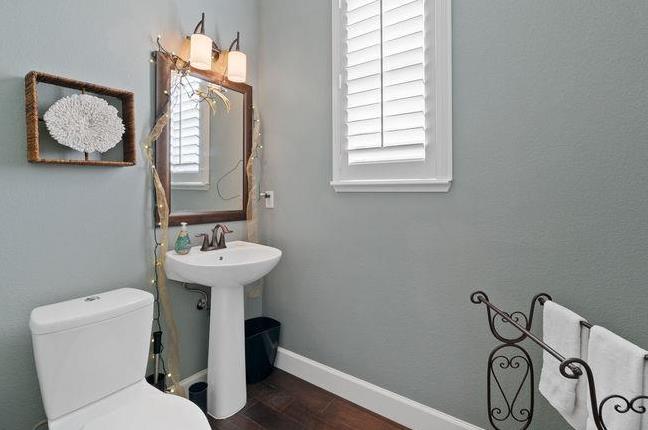 Detail Gallery Image 3 of 39 For 209 Fieldcrest Ln, Santa Cruz,  CA 95060 - 3 Beds | 2/1 Baths