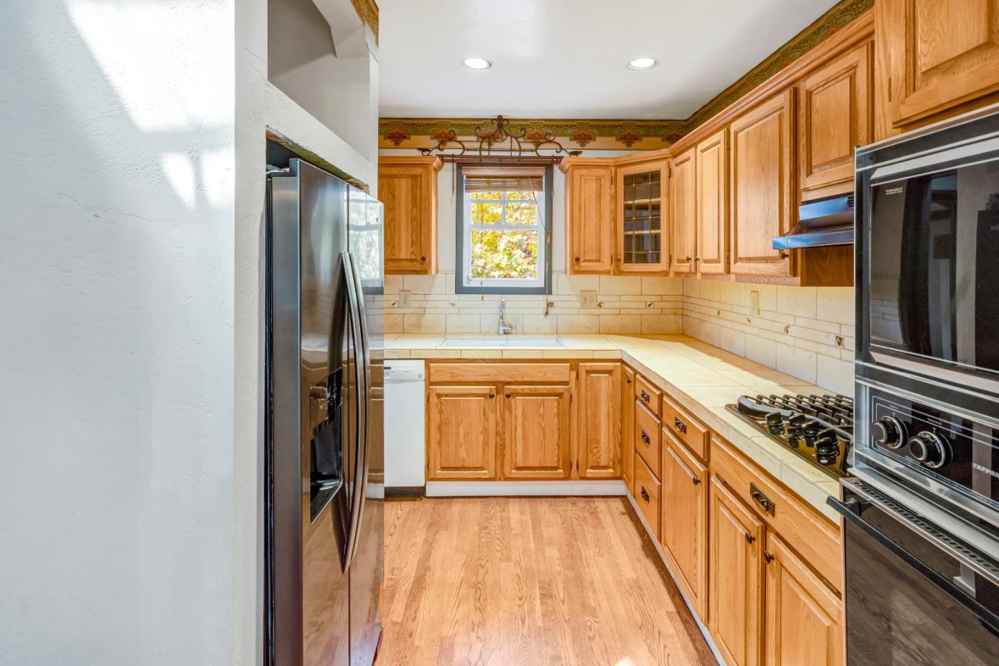 Detail Gallery Image 10 of 34 For 638 Eardley Ave, Pacific Grove,  CA 93950 - 3 Beds | 1 Baths