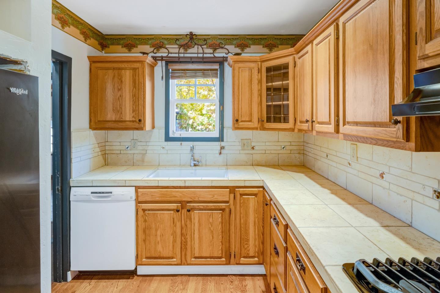 Detail Gallery Image 12 of 34 For 638 Eardley Ave, Pacific Grove,  CA 93950 - 3 Beds | 1 Baths