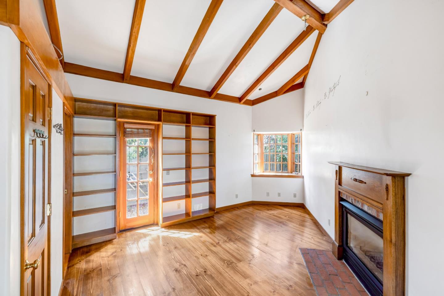 Detail Gallery Image 13 of 34 For 638 Eardley Ave, Pacific Grove,  CA 93950 - 3 Beds | 1 Baths