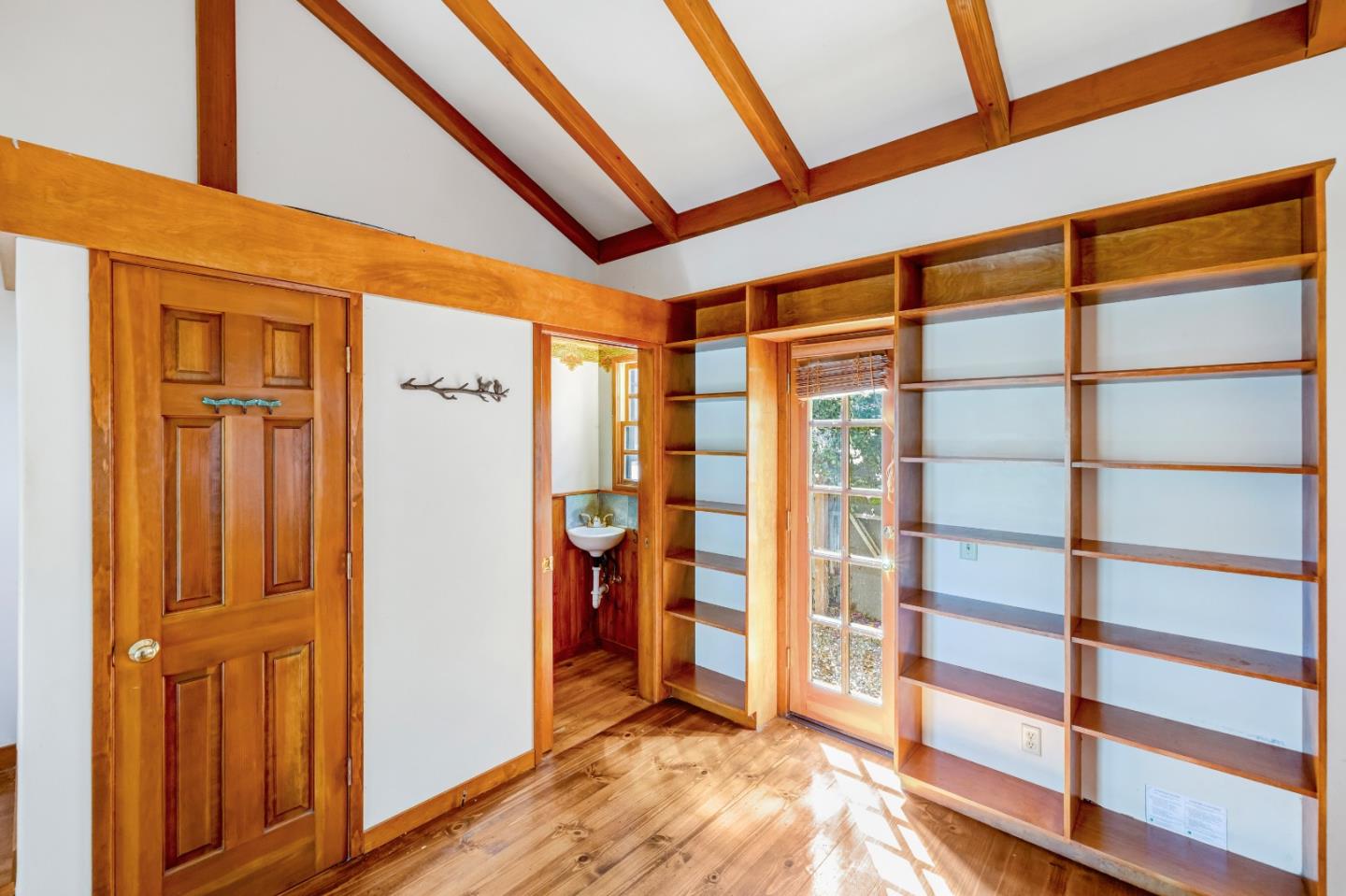 Detail Gallery Image 15 of 34 For 638 Eardley Ave, Pacific Grove,  CA 93950 - 3 Beds | 1 Baths