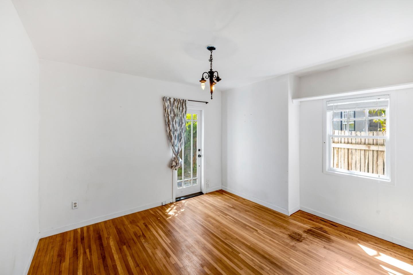 Detail Gallery Image 18 of 34 For 638 Eardley Ave, Pacific Grove,  CA 93950 - 3 Beds | 1 Baths