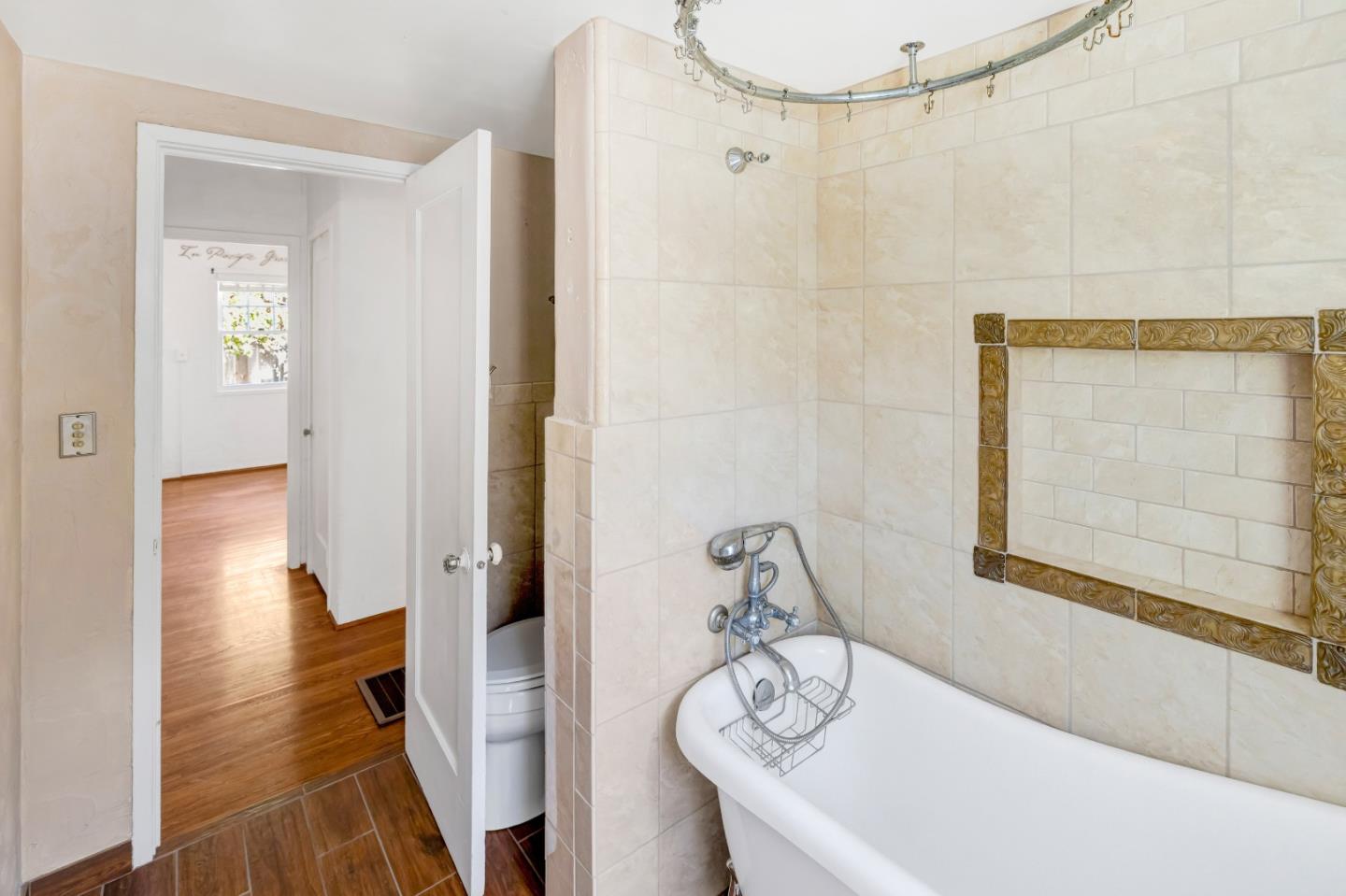 Detail Gallery Image 21 of 34 For 638 Eardley Ave, Pacific Grove,  CA 93950 - 3 Beds | 1 Baths