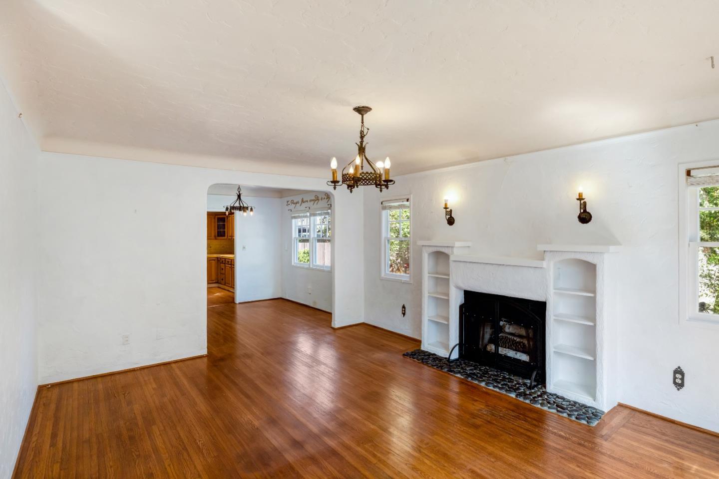 Detail Gallery Image 4 of 34 For 638 Eardley Ave, Pacific Grove,  CA 93950 - 3 Beds | 1 Baths