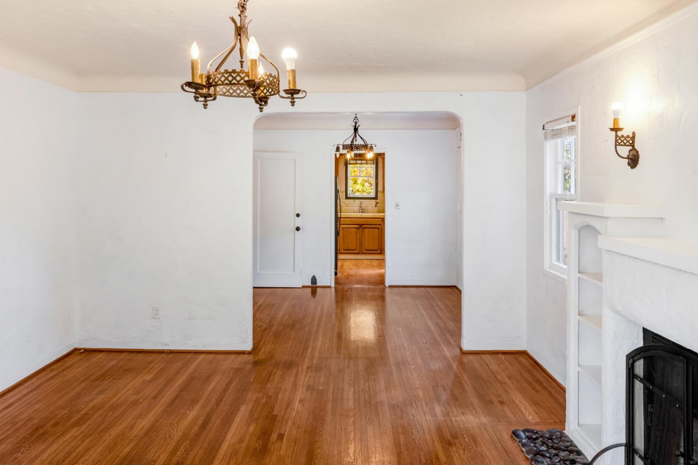Detail Gallery Image 7 of 34 For 638 Eardley Ave, Pacific Grove,  CA 93950 - 3 Beds | 1 Baths