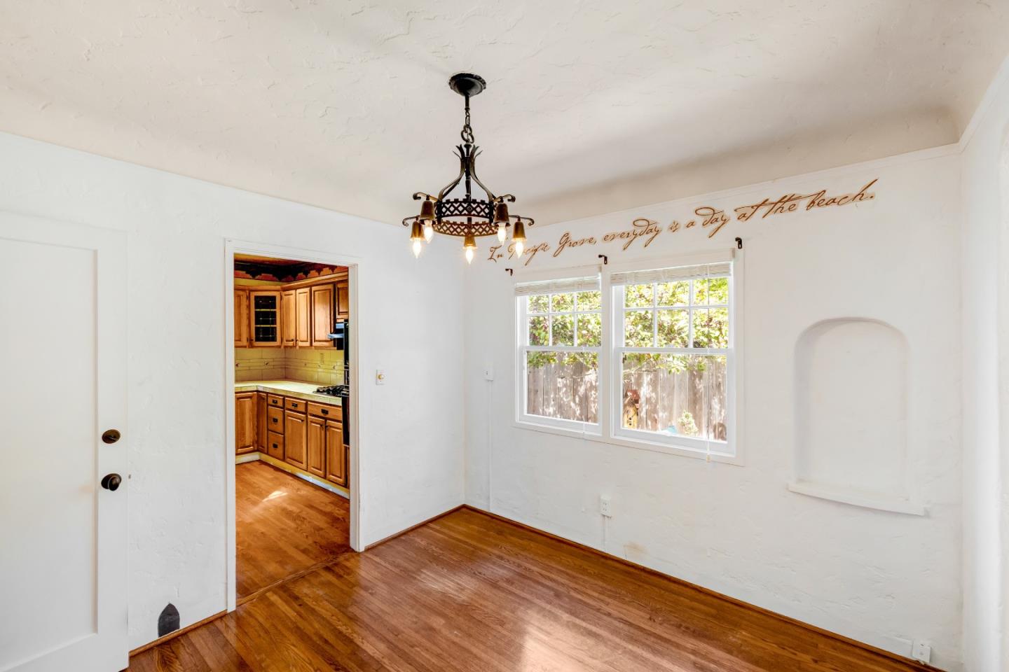 Detail Gallery Image 8 of 34 For 638 Eardley Ave, Pacific Grove,  CA 93950 - 3 Beds | 1 Baths