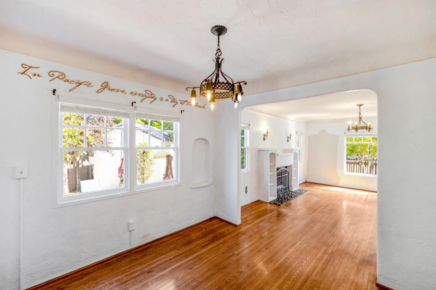 Detail Gallery Image 9 of 34 For 638 Eardley Ave, Pacific Grove,  CA 93950 - 3 Beds | 1 Baths