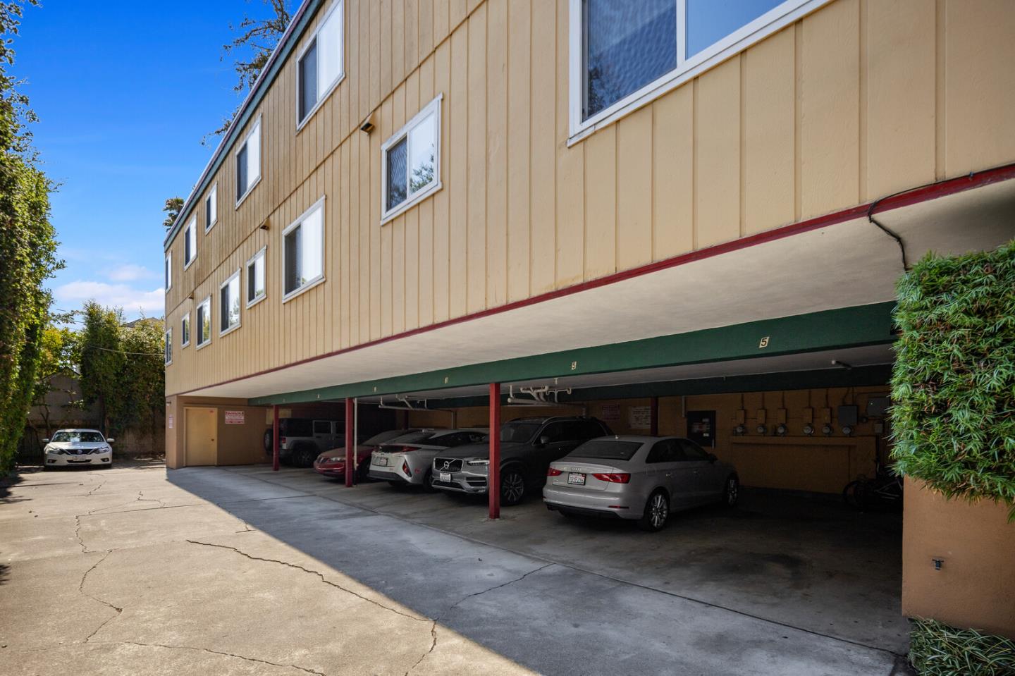 Detail Gallery Image 16 of 17 For 23 El Camino Real, Burlingame,  CA 94010 - – Beds | – Baths