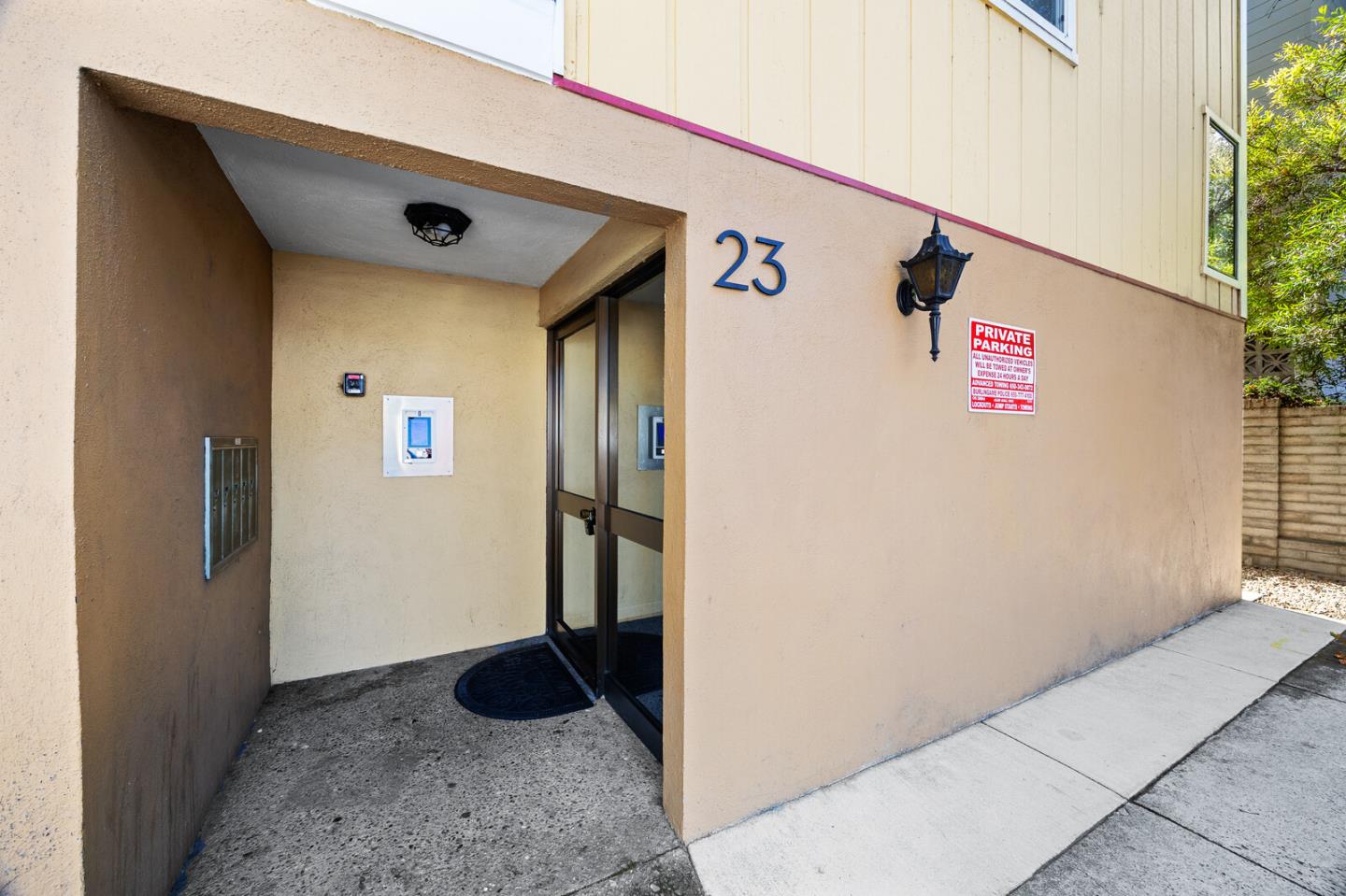 Detail Gallery Image 3 of 17 For 23 El Camino Real, Burlingame,  CA 94010 - – Beds | – Baths