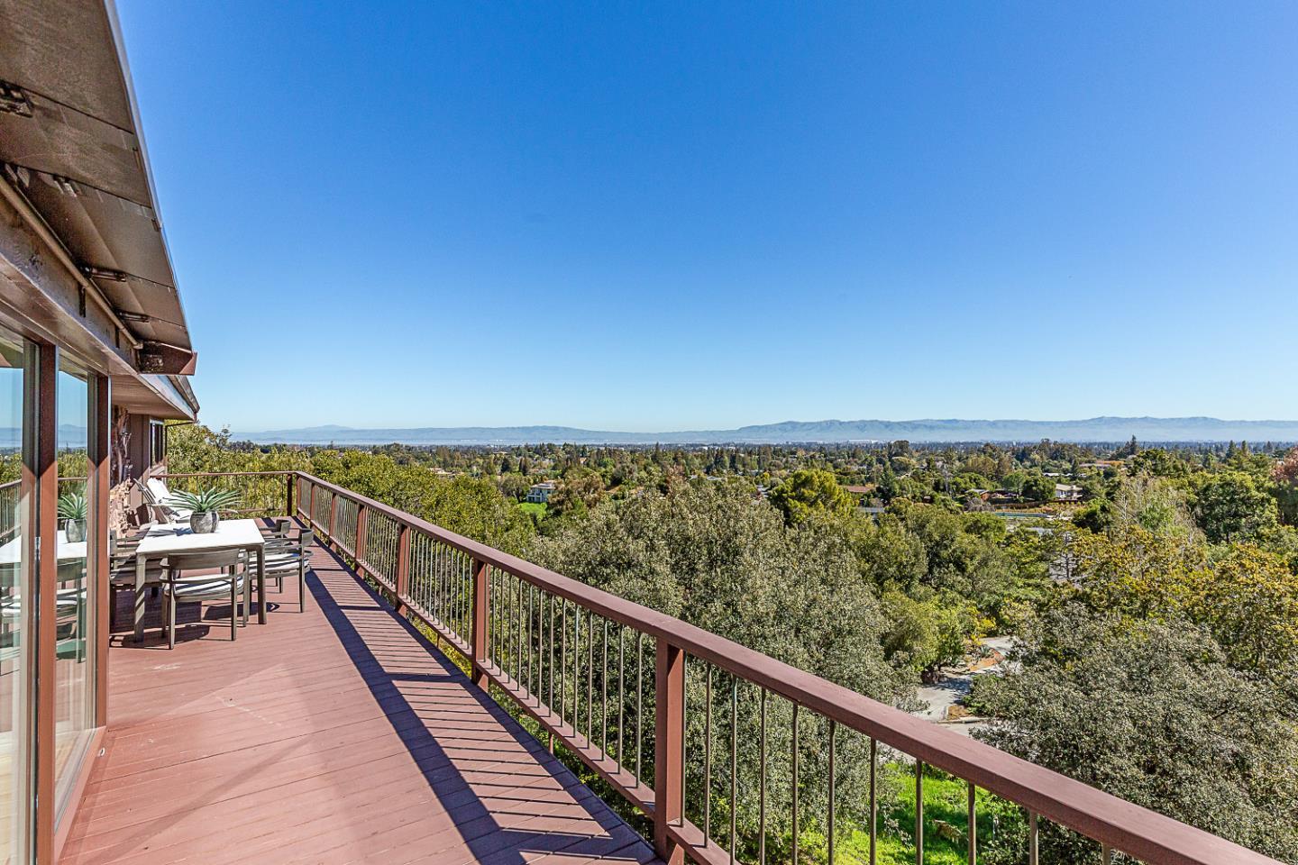 Detail Gallery Image 10 of 41 For 12668 La Cresta Ct, Los Altos Hills,  CA 94022 - 4 Beds | 3/1 Baths