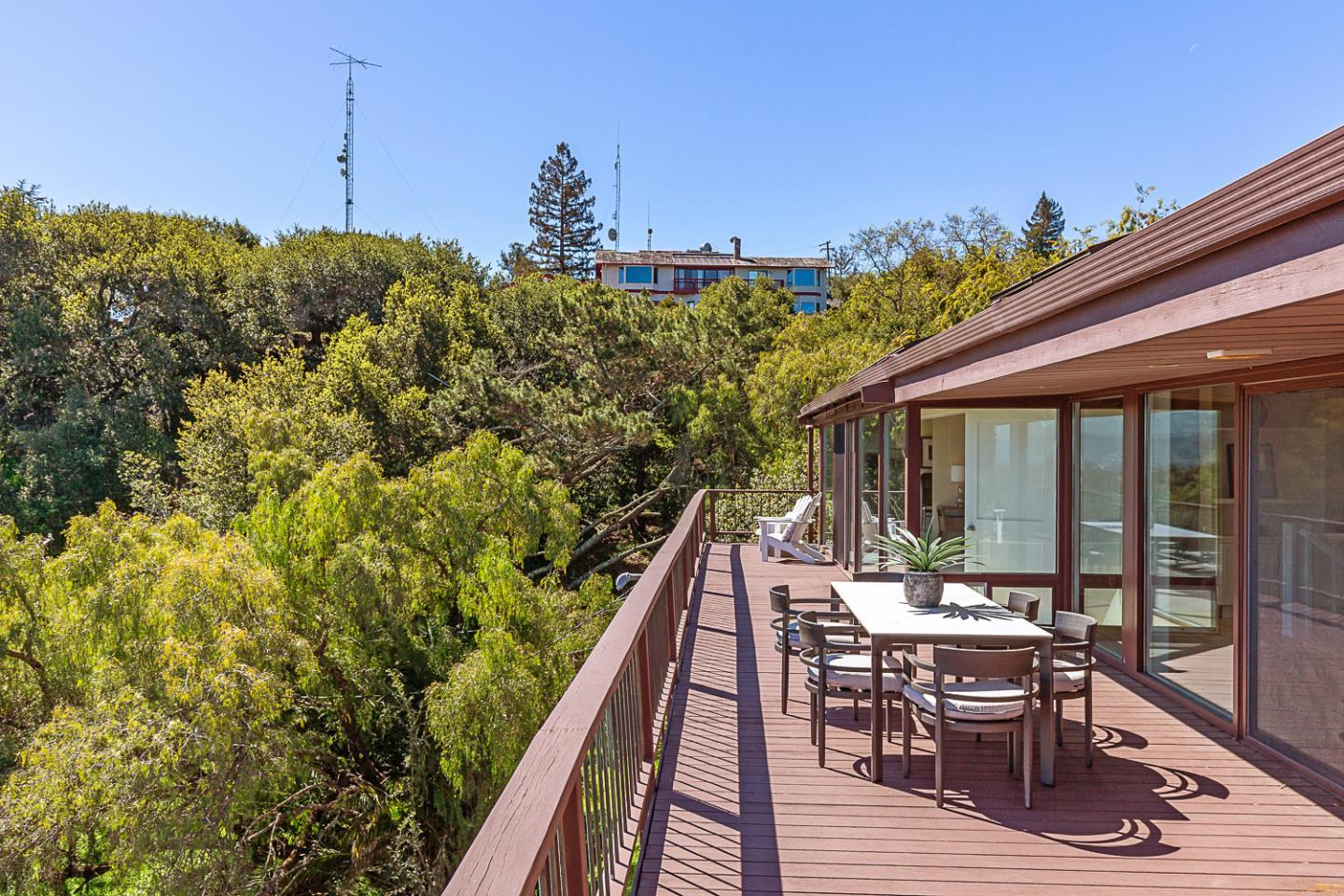 Detail Gallery Image 11 of 41 For 12668 La Cresta Ct, Los Altos Hills,  CA 94022 - 4 Beds | 3/1 Baths