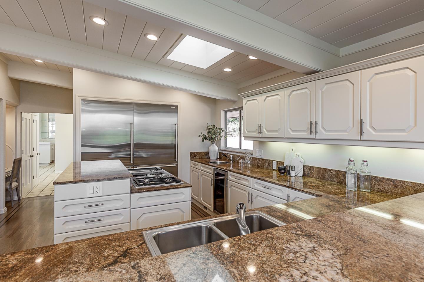 Detail Gallery Image 13 of 41 For 12668 La Cresta Ct, Los Altos Hills,  CA 94022 - 4 Beds | 3/1 Baths