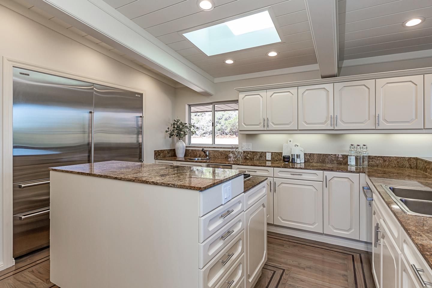 Detail Gallery Image 14 of 41 For 12668 La Cresta Ct, Los Altos Hills,  CA 94022 - 4 Beds | 3/1 Baths