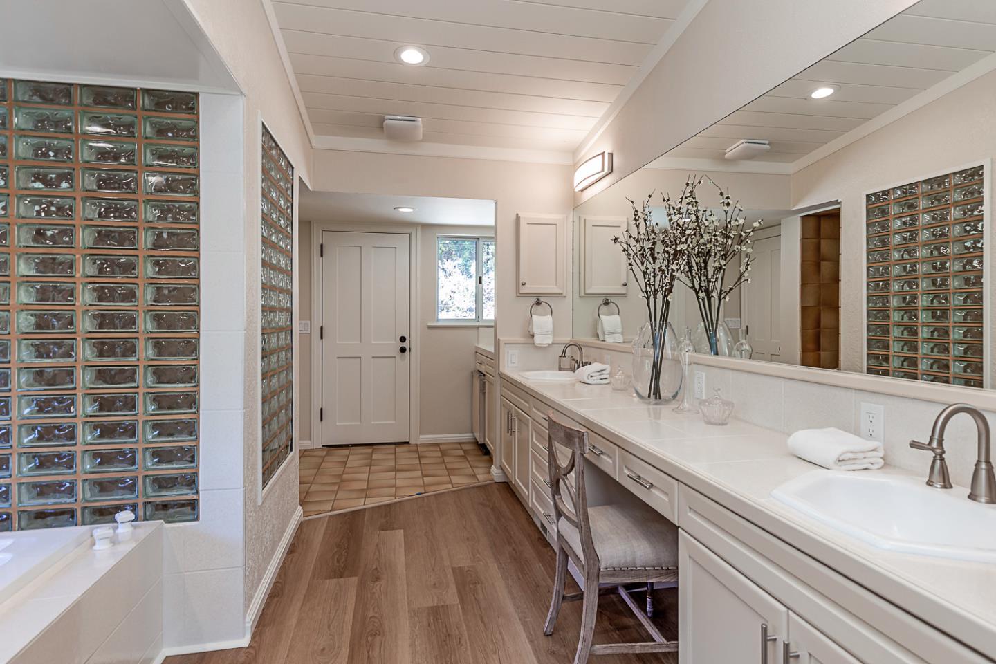 Detail Gallery Image 21 of 41 For 12668 La Cresta Ct, Los Altos Hills,  CA 94022 - 4 Beds | 3/1 Baths