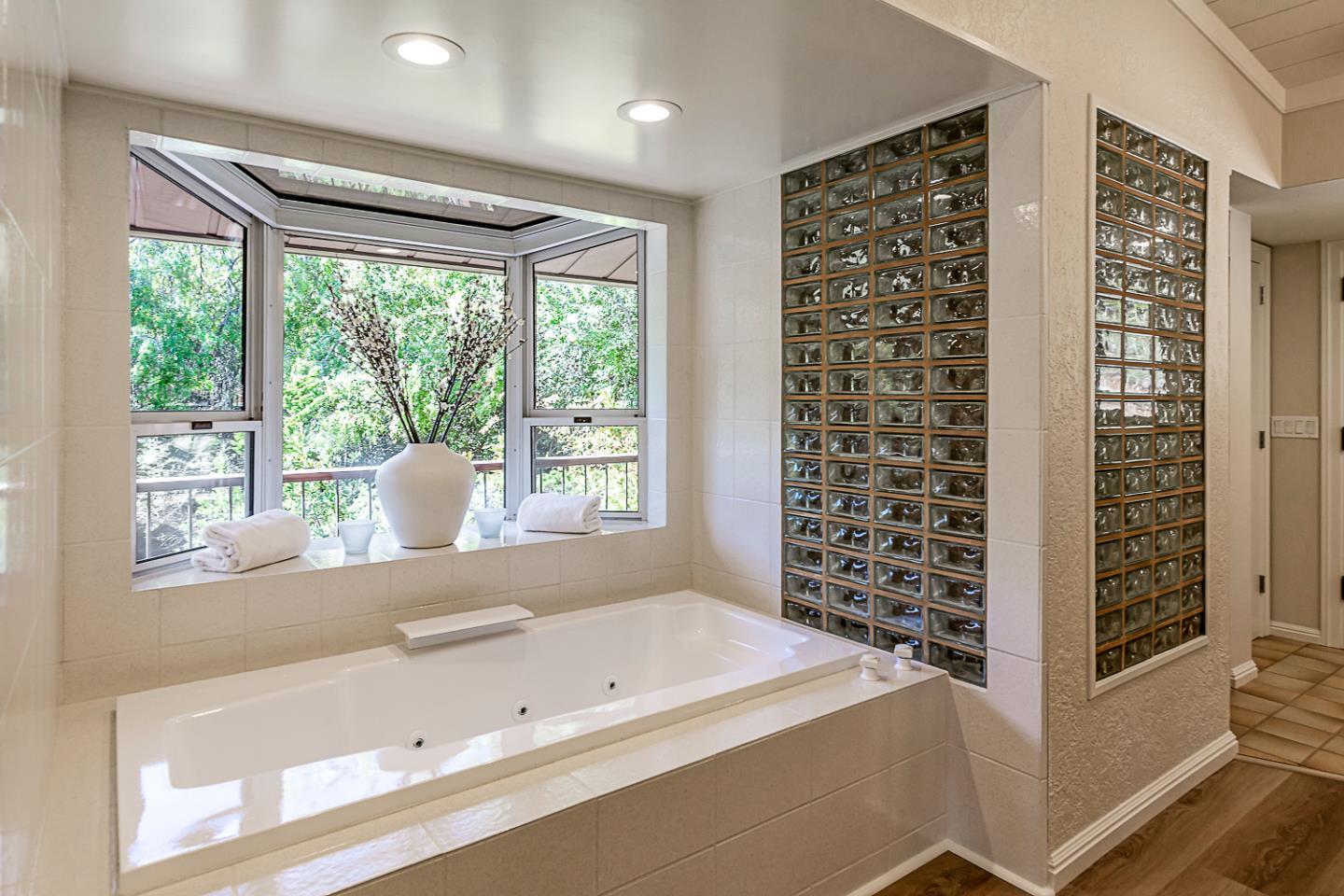 Detail Gallery Image 22 of 41 For 12668 La Cresta Ct, Los Altos Hills,  CA 94022 - 4 Beds | 3/1 Baths