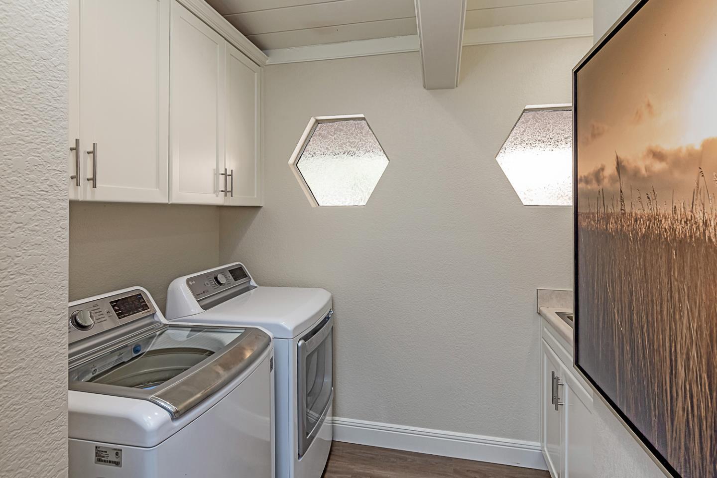 Detail Gallery Image 24 of 41 For 12668 La Cresta Ct, Los Altos Hills,  CA 94022 - 4 Beds | 3/1 Baths